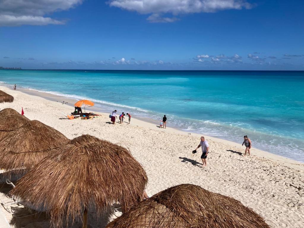 Cancun Oceanfront, Entire Apartment Exterior foto